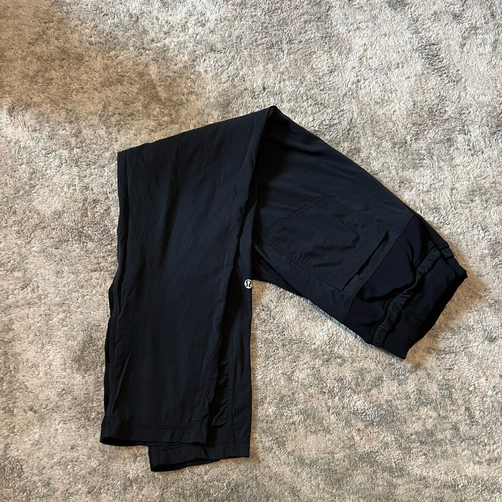 Lululemon capri pants black